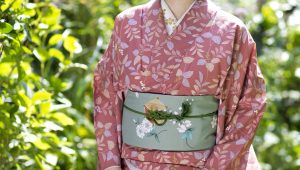 FOTO GADIS JEPANG PAKAI KIMONO PAMER JEMBUT LEBAT