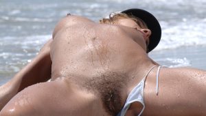 PHOTO MEMEK DI PANTAI